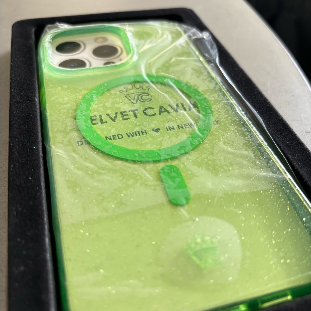 Green Shimmer Sparkle iPhone 15 PRO Max phone case with MagSafe, never used